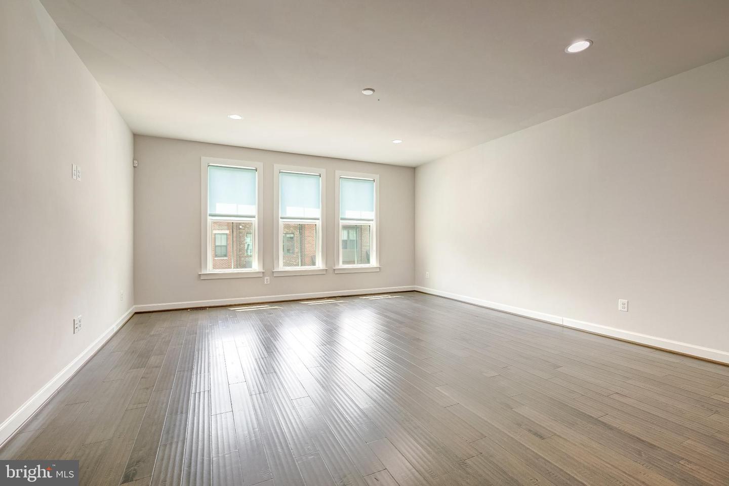 9319 LEMON MINT CT, FAIRFAX, Virginia 22031, 3 Bedrooms Bedrooms, 7 Rooms Rooms,3 BathroomsBathrooms,Residential,For sale,9319 LEMON MINT CT,VAFX2261414 MLS # VAFX2261414