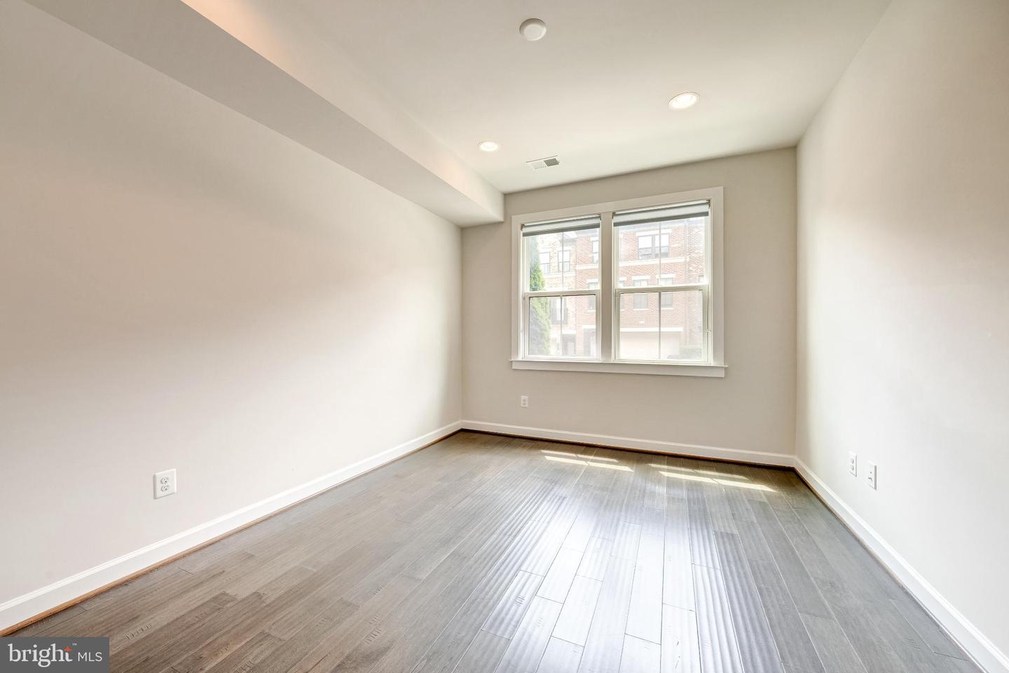9319 LEMON MINT CT, FAIRFAX, Virginia 22031, 3 Bedrooms Bedrooms, 7 Rooms Rooms,3 BathroomsBathrooms,Residential,For sale,9319 LEMON MINT CT,VAFX2261414 MLS # VAFX2261414