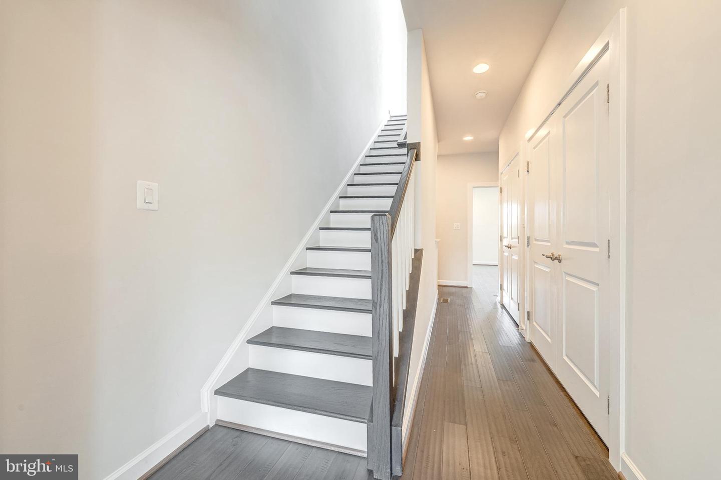 9319 LEMON MINT CT, FAIRFAX, Virginia 22031, 3 Bedrooms Bedrooms, 7 Rooms Rooms,3 BathroomsBathrooms,Residential,For sale,9319 LEMON MINT CT,VAFX2261414 MLS # VAFX2261414