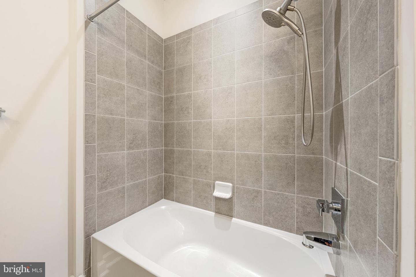 9319 LEMON MINT CT, FAIRFAX, Virginia 22031, 3 Bedrooms Bedrooms, 7 Rooms Rooms,3 BathroomsBathrooms,Residential,For sale,9319 LEMON MINT CT,VAFX2261414 MLS # VAFX2261414
