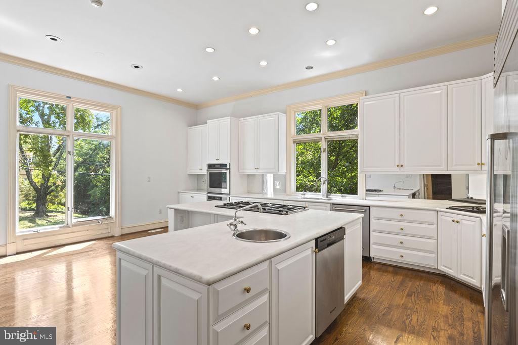 2944 UNIVERSITY TER NW, WASHINGTON, District Of Columbia 20016, 5 Bedrooms Bedrooms, ,6 BathroomsBathrooms,Residential,For sale,2944 UNIVERSITY TER NW,DCDC2215250 MLS # DCDC2215250