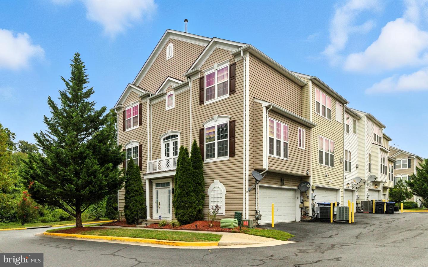 5001 GREENHOUSE TER, CENTREVILLE, Virginia 20120, 4 Bedrooms Bedrooms, ,2 BathroomsBathrooms,Residential,For sale,5001 GREENHOUSE TER,VAFX2261428 MLS # VAFX2261428