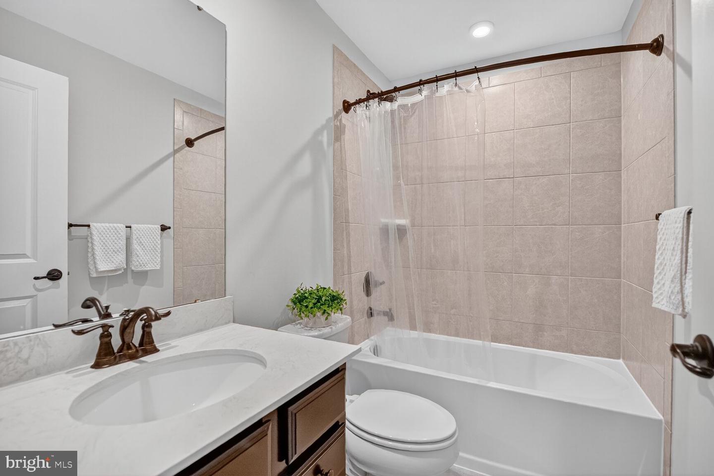 2145 HEMLOCK BAY RD, DUMFRIES, Virginia 22026, 3 Bedrooms Bedrooms, ,3 BathroomsBathrooms,Residential,For sale,2145 HEMLOCK BAY RD,VAPW2101556 MLS # VAPW2101556