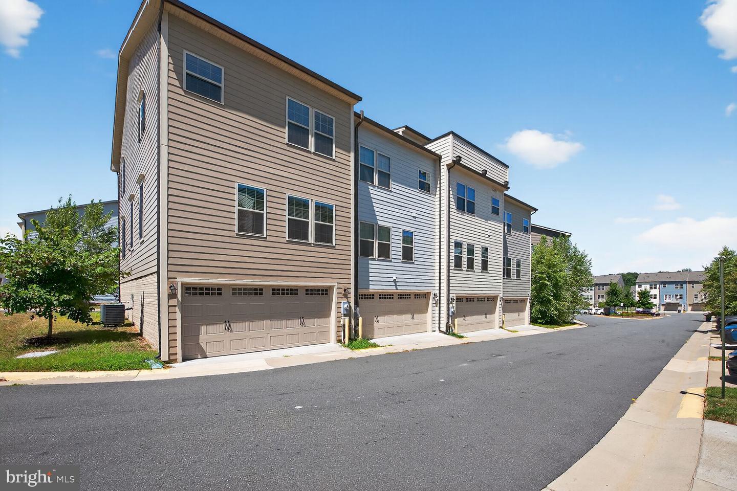 2145 HEMLOCK BAY RD, DUMFRIES, Virginia 22026, 3 Bedrooms Bedrooms, ,3 BathroomsBathrooms,Residential,For sale,2145 HEMLOCK BAY RD,VAPW2101556 MLS # VAPW2101556