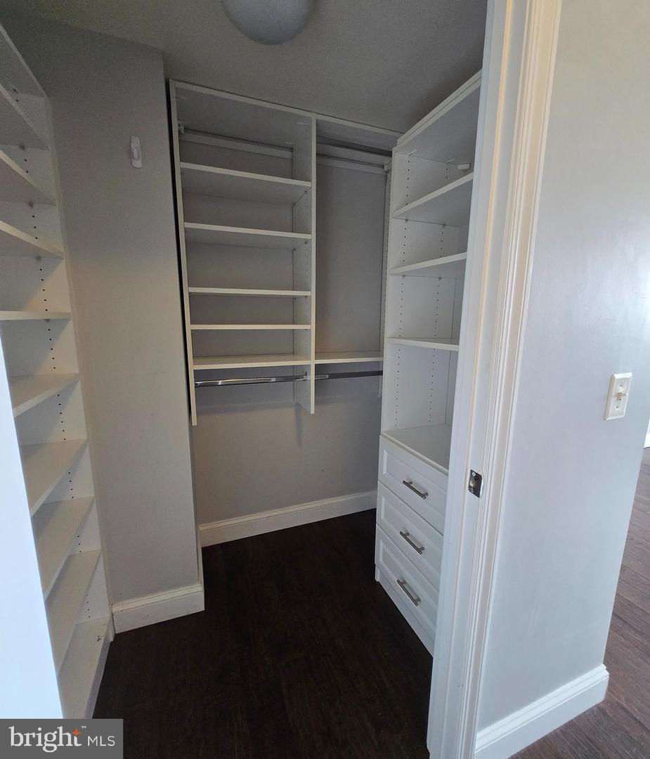 2451 MIDTOWN AVE #821, ALEXANDRIA, Virginia 22303, 1 Bedroom Bedrooms, ,1 BathroomBathrooms,Residential,For sale,2451 MIDTOWN AVE #821,VAFX2261518 MLS # VAFX2261518