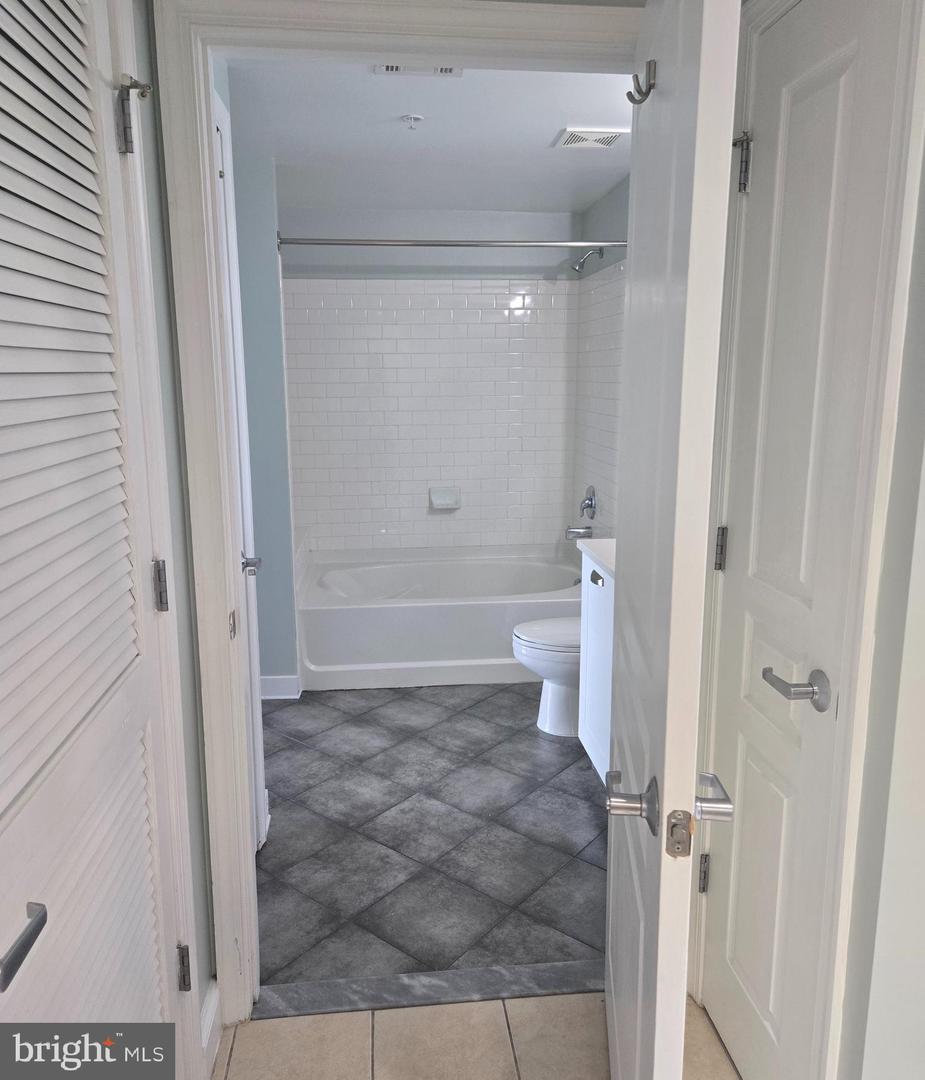 2451 MIDTOWN AVE #821, ALEXANDRIA, Virginia 22303, 1 Bedroom Bedrooms, ,1 BathroomBathrooms,Residential,For sale,2451 MIDTOWN AVE #821,VAFX2261518 MLS # VAFX2261518