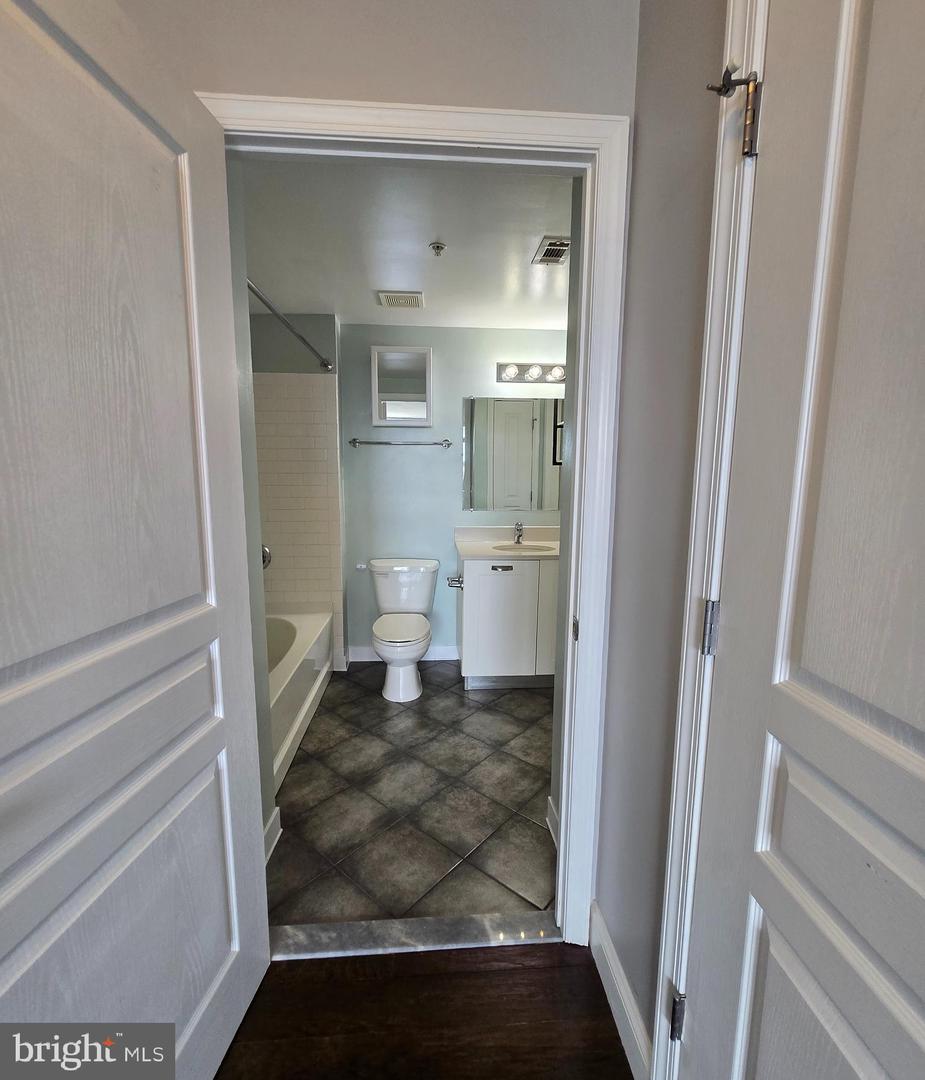 2451 MIDTOWN AVE #821, ALEXANDRIA, Virginia 22303, 1 Bedroom Bedrooms, ,1 BathroomBathrooms,Residential,For sale,2451 MIDTOWN AVE #821,VAFX2261518 MLS # VAFX2261518