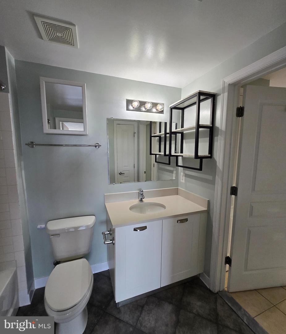 2451 MIDTOWN AVE #821, ALEXANDRIA, Virginia 22303, 1 Bedroom Bedrooms, ,1 BathroomBathrooms,Residential,For sale,2451 MIDTOWN AVE #821,VAFX2261518 MLS # VAFX2261518