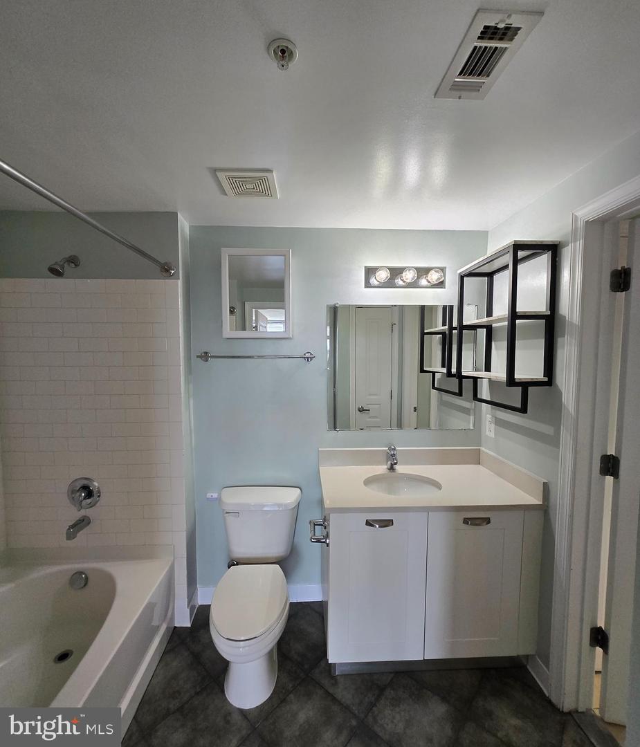 2451 MIDTOWN AVE #821, ALEXANDRIA, Virginia 22303, 1 Bedroom Bedrooms, ,1 BathroomBathrooms,Residential,For sale,2451 MIDTOWN AVE #821,VAFX2261518 MLS # VAFX2261518