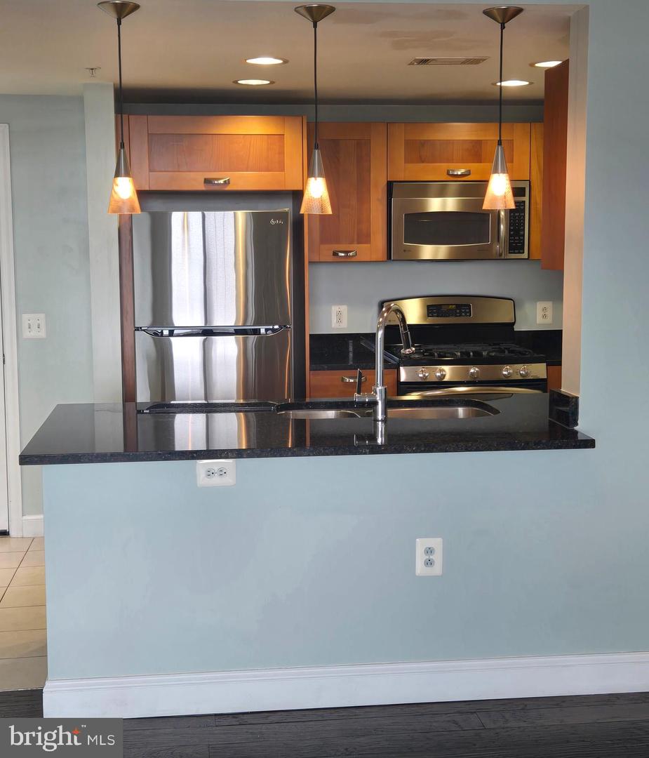 2451 MIDTOWN AVE #821, ALEXANDRIA, Virginia 22303, 1 Bedroom Bedrooms, ,1 BathroomBathrooms,Residential,For sale,2451 MIDTOWN AVE #821,VAFX2261518 MLS # VAFX2261518