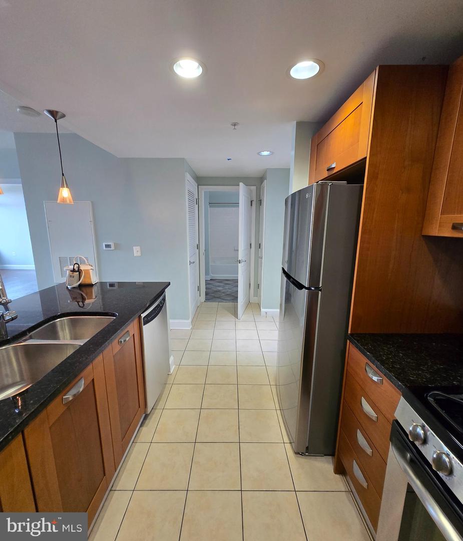 2451 MIDTOWN AVE #821, ALEXANDRIA, Virginia 22303, 1 Bedroom Bedrooms, ,1 BathroomBathrooms,Residential,For sale,2451 MIDTOWN AVE #821,VAFX2261518 MLS # VAFX2261518