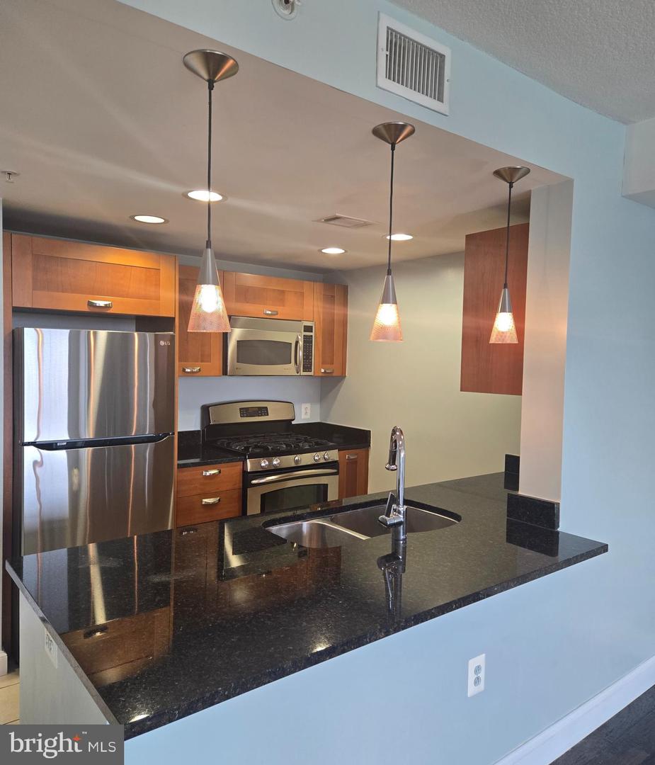 2451 MIDTOWN AVE #821, ALEXANDRIA, Virginia 22303, 1 Bedroom Bedrooms, ,1 BathroomBathrooms,Residential,For sale,2451 MIDTOWN AVE #821,VAFX2261518 MLS # VAFX2261518