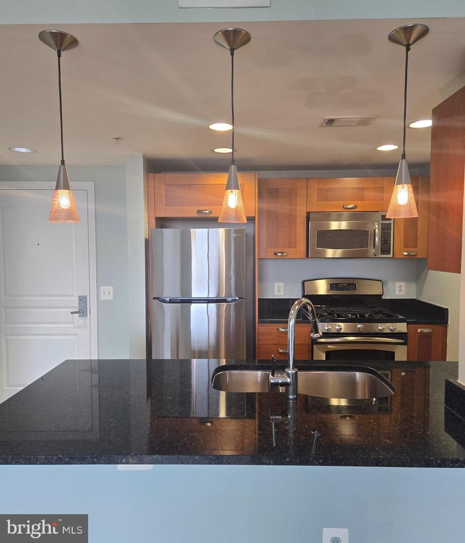 2451 MIDTOWN AVE #821, ALEXANDRIA, Virginia 22303, 1 Bedroom Bedrooms, ,1 BathroomBathrooms,Residential,For sale,2451 MIDTOWN AVE #821,VAFX2261518 MLS # VAFX2261518