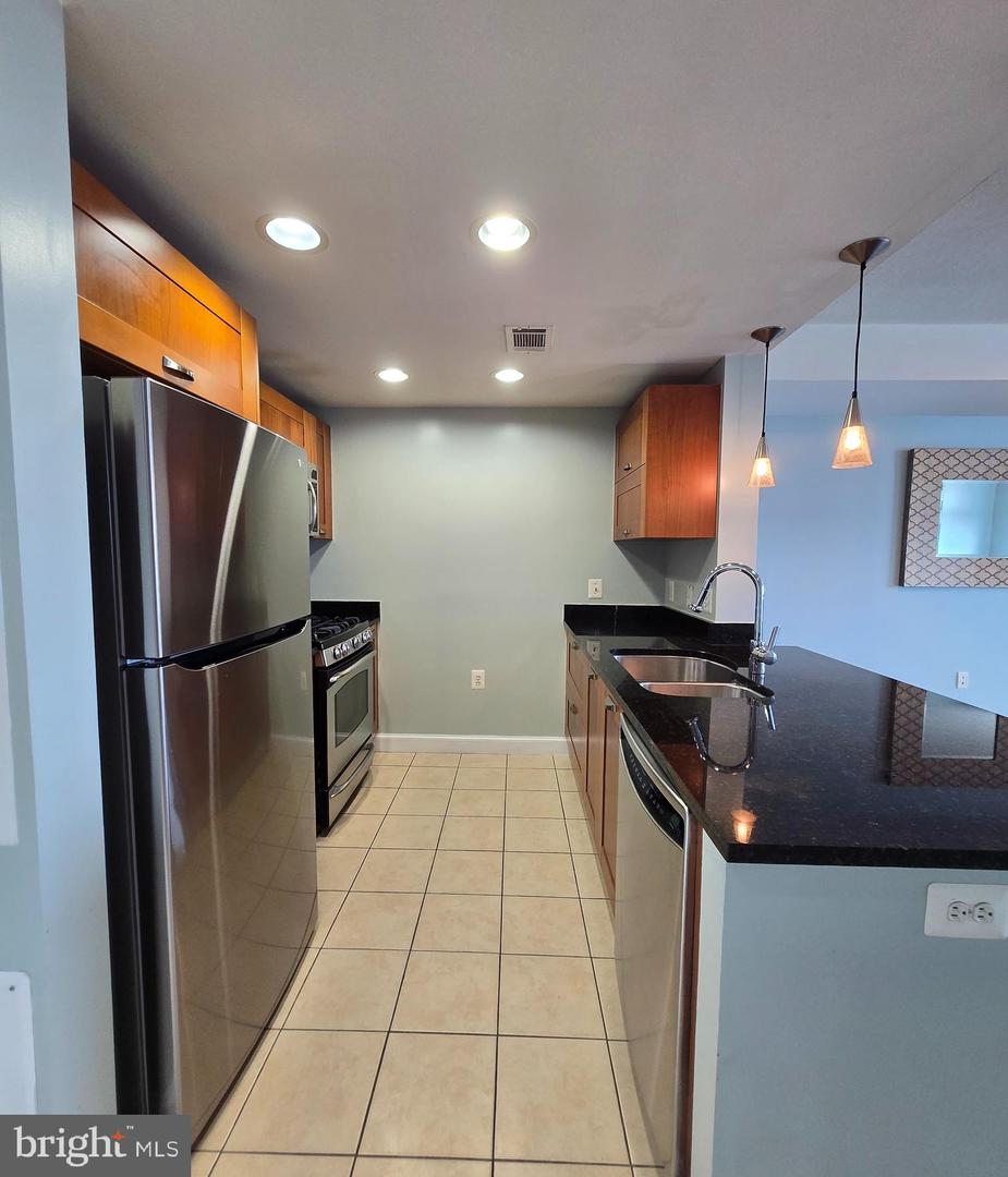 2451 MIDTOWN AVE #821, ALEXANDRIA, Virginia 22303, 1 Bedroom Bedrooms, ,1 BathroomBathrooms,Residential,For sale,2451 MIDTOWN AVE #821,VAFX2261518 MLS # VAFX2261518