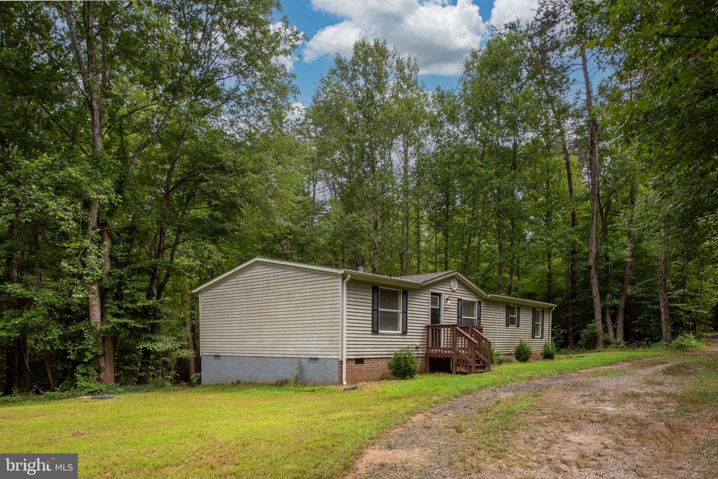 10747 FAUNTLEROY LN, SPOTSYLVANIA, Virginia 22551, 3 Bedrooms Bedrooms, ,2 BathroomsBathrooms,Residential,For sale,10747 FAUNTLEROY LN,VASP2035466 MLS # VASP2035466