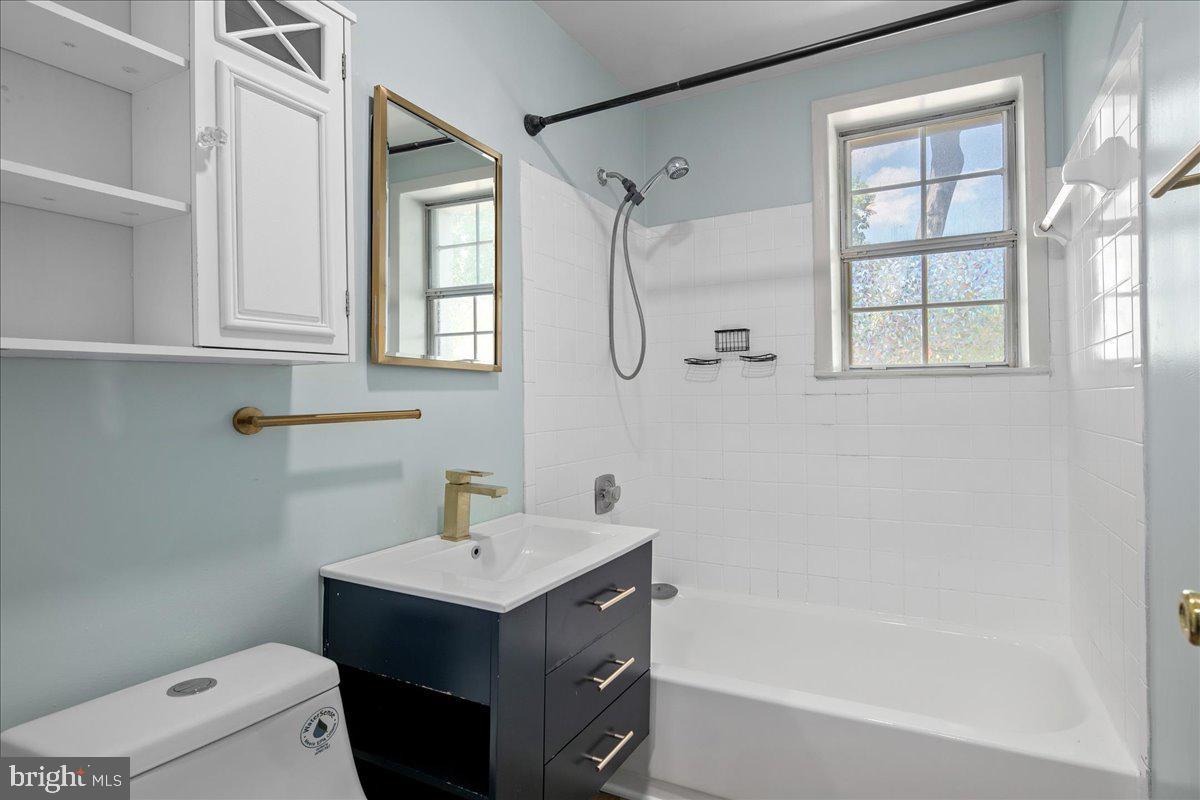 2833 S WAKEFIELD ST #C, ARLINGTON, Virginia 22206, 2 Bedrooms Bedrooms, ,1 BathroomBathrooms,Residential,For sale,2833 S WAKEFIELD ST #C,VAAR2062278 MLS # VAAR2062278