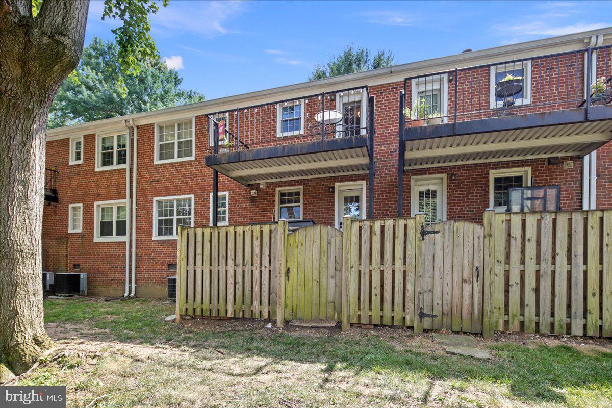 2833 S WAKEFIELD ST #C, ARLINGTON, Virginia 22206, 2 Bedrooms Bedrooms, ,1 BathroomBathrooms,Residential,For sale,2833 S WAKEFIELD ST #C,VAAR2062278 MLS # VAAR2062278