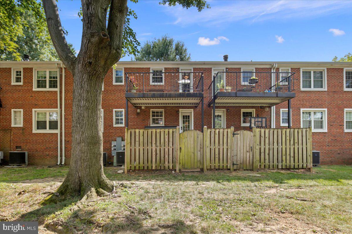 2833 S WAKEFIELD ST #C, ARLINGTON, Virginia 22206, 2 Bedrooms Bedrooms, ,1 BathroomBathrooms,Residential,For sale,2833 S WAKEFIELD ST #C,VAAR2062278 MLS # VAAR2062278