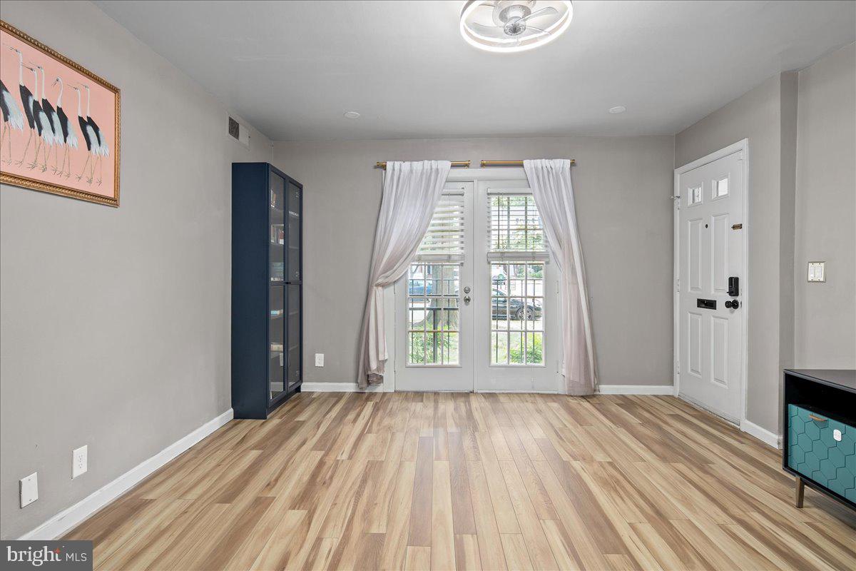 2833 S WAKEFIELD ST #C, ARLINGTON, Virginia 22206, 2 Bedrooms Bedrooms, ,1 BathroomBathrooms,Residential,For sale,2833 S WAKEFIELD ST #C,VAAR2062278 MLS # VAAR2062278