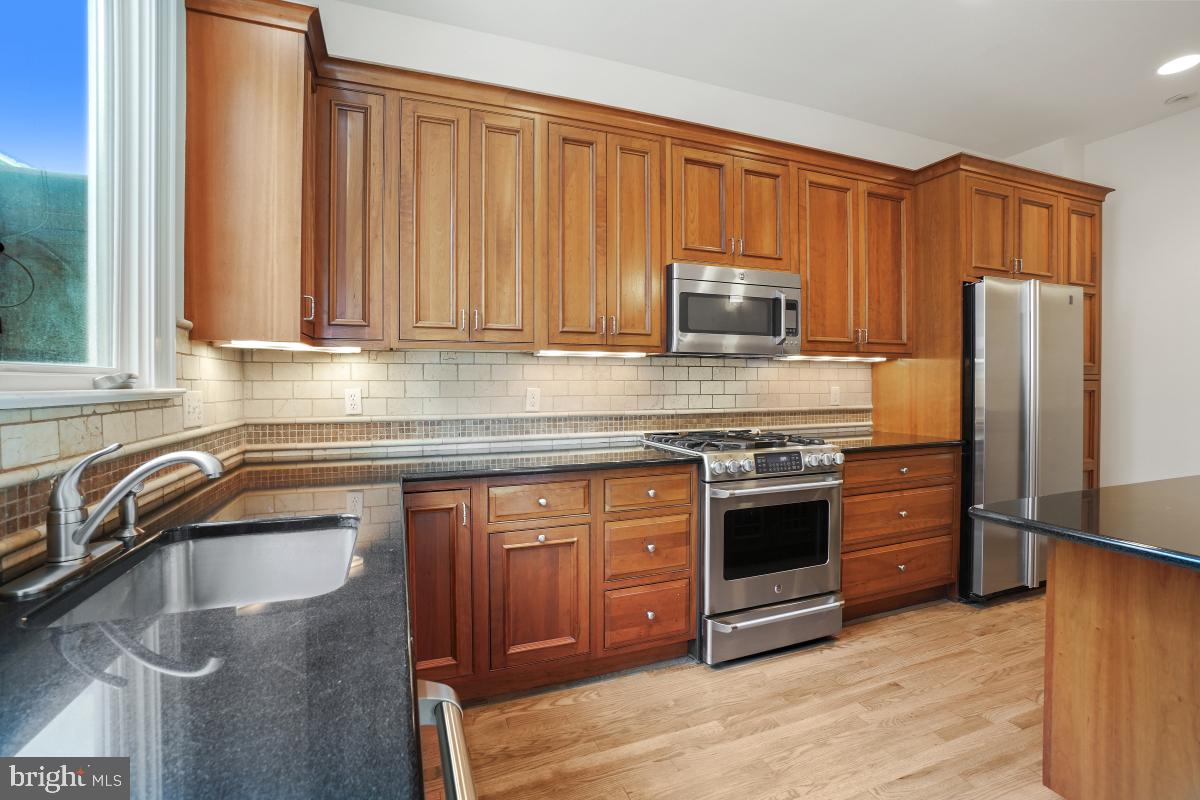 2729 ONTARIO RD NW, WASHINGTON, District Of Columbia 20009, 4 Bedrooms Bedrooms, ,1 BathroomBathrooms,Residential,For sale,2729 ONTARIO RD NW,DCDC2215330 MLS # DCDC2215330