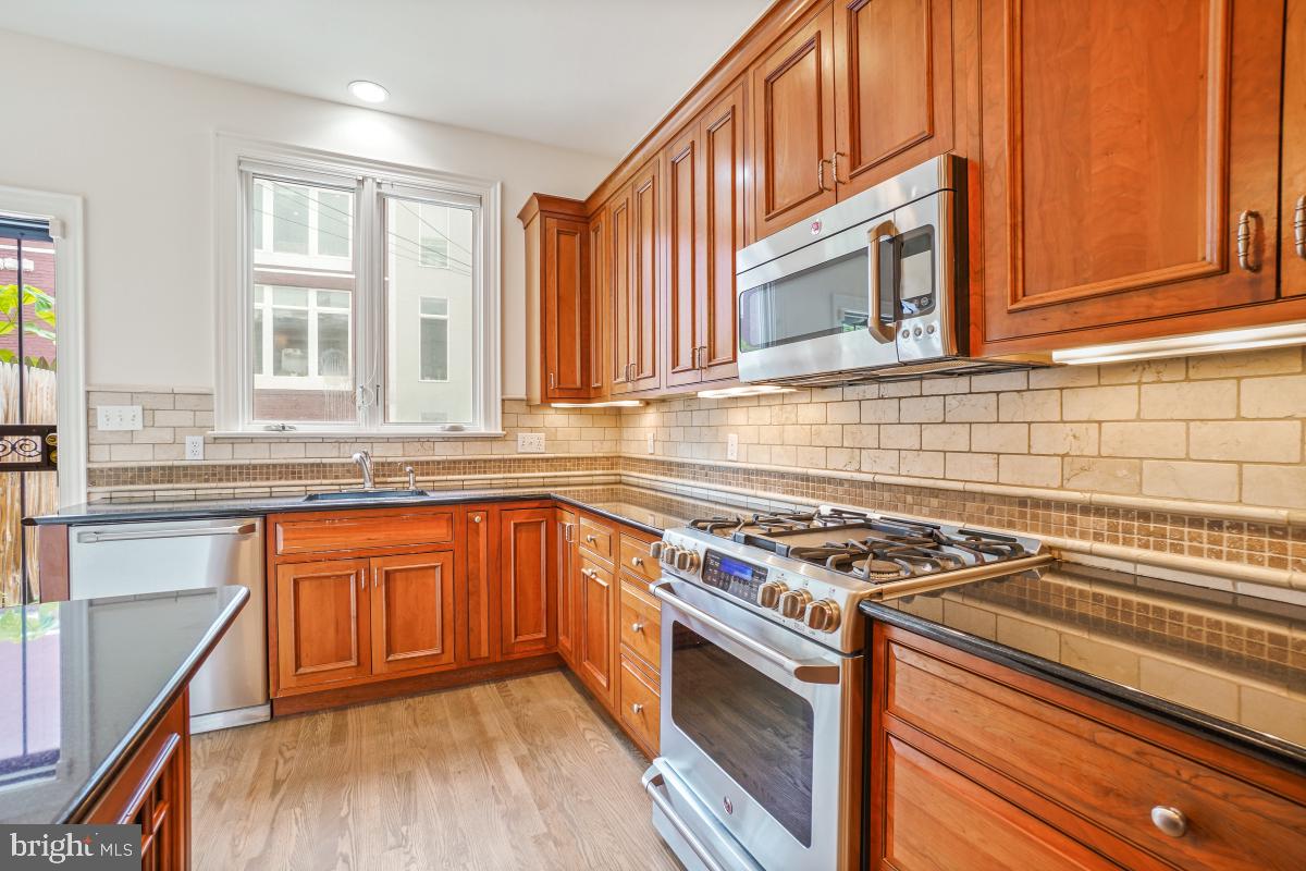 2729 ONTARIO RD NW, WASHINGTON, District Of Columbia 20009, 4 Bedrooms Bedrooms, ,1 BathroomBathrooms,Residential,For sale,2729 ONTARIO RD NW,DCDC2215330 MLS # DCDC2215330