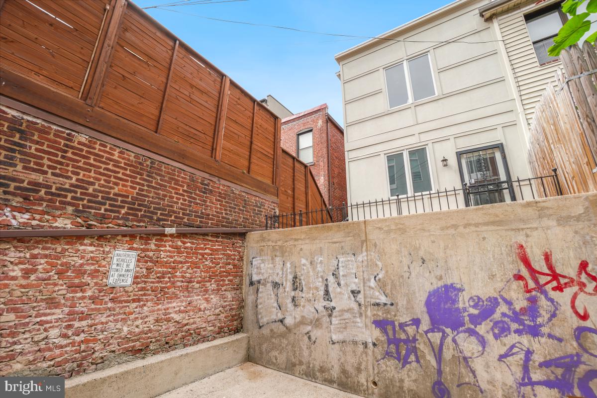 2729 ONTARIO RD NW, WASHINGTON, District Of Columbia 20009, 4 Bedrooms Bedrooms, ,1 BathroomBathrooms,Residential,For sale,2729 ONTARIO RD NW,DCDC2215330 MLS # DCDC2215330