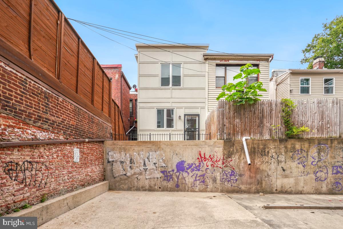 2729 ONTARIO RD NW, WASHINGTON, District Of Columbia 20009, 4 Bedrooms Bedrooms, ,1 BathroomBathrooms,Residential,For sale,2729 ONTARIO RD NW,DCDC2215330 MLS # DCDC2215330
