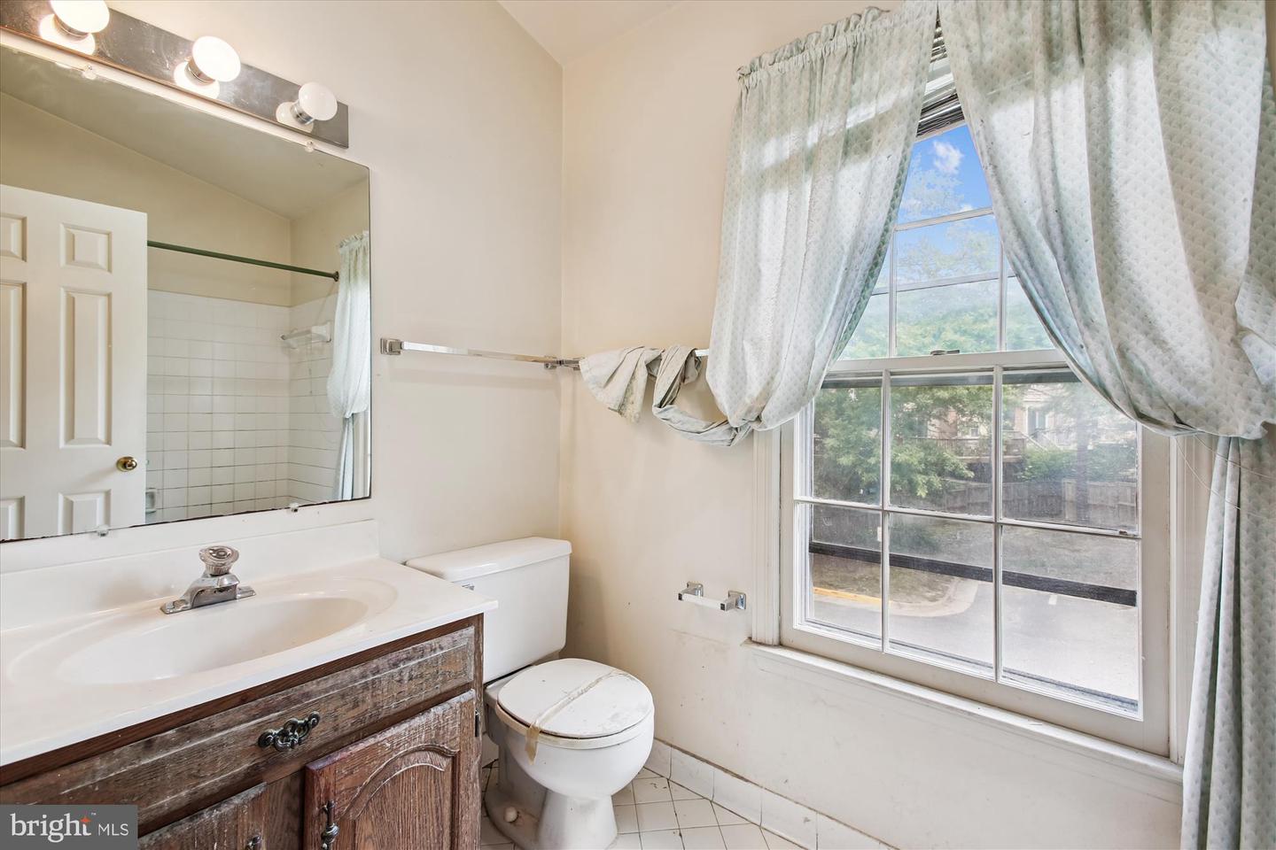 ALEXANDRIA, Virginia 22310, 4 Bedrooms Bedrooms, ,3 BathroomsBathrooms,Residential,For sale,VAFX2261620 MLS # VAFX2261620
