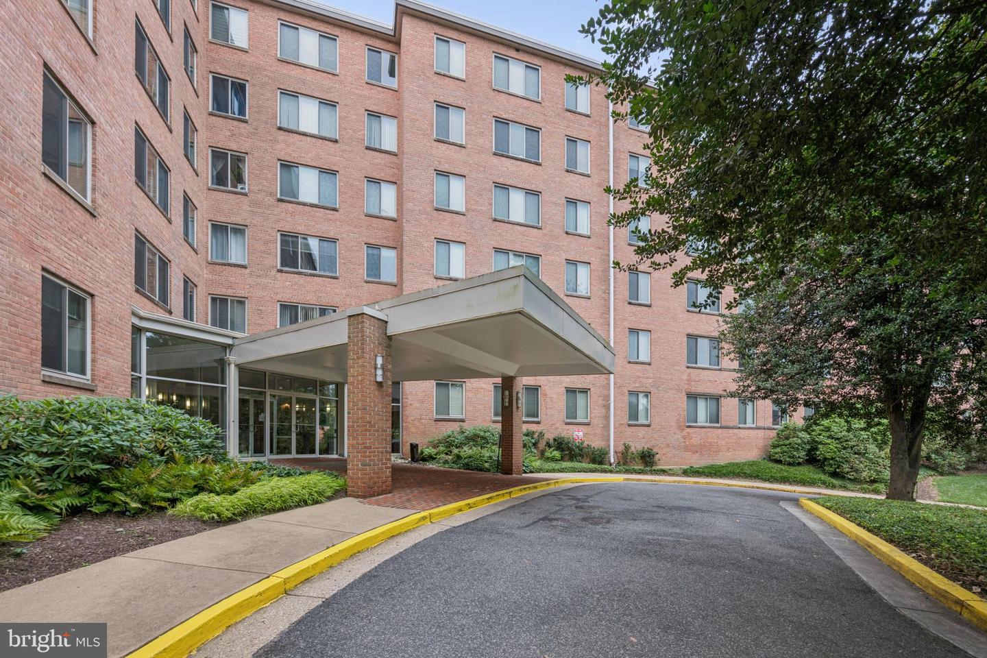 3000 SPOUT RUN PKWY #D212, ARLINGTON, Virginia 22201, 2 Bedrooms Bedrooms, ,1 BathroomBathrooms,Residential,For sale,3000 SPOUT RUN PKWY #D212,VAAR2062374 MLS # VAAR2062374