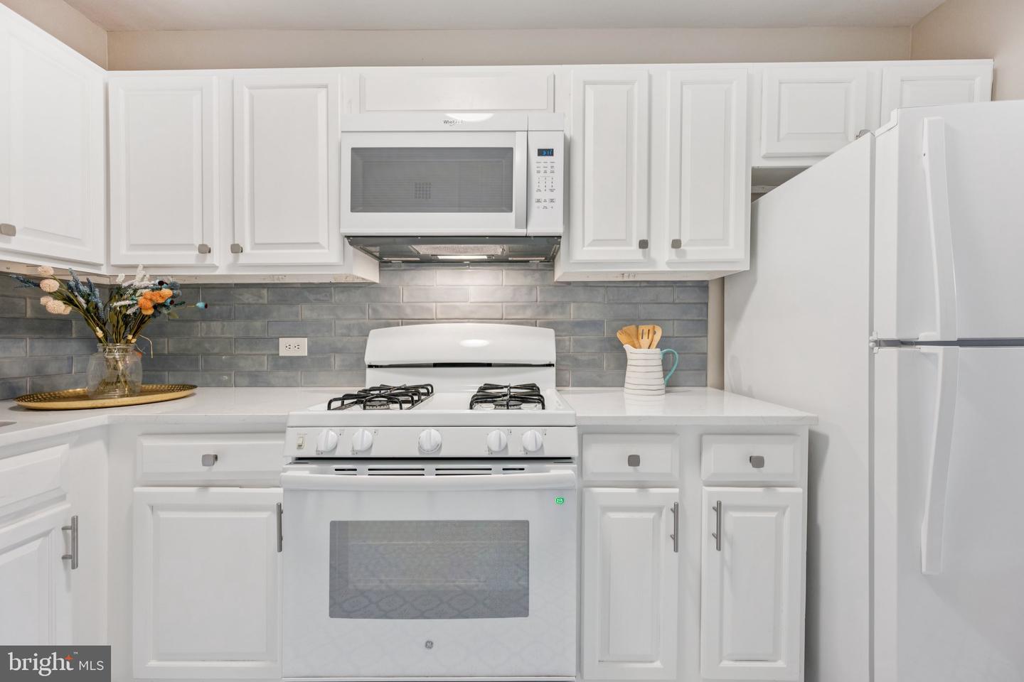3000 SPOUT RUN PKWY #D212, ARLINGTON, Virginia 22201, 2 Bedrooms Bedrooms, ,1 BathroomBathrooms,Residential,For sale,3000 SPOUT RUN PKWY #D212,VAAR2062374 MLS # VAAR2062374