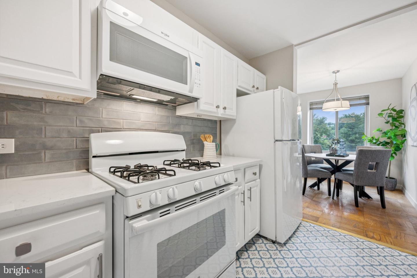 3000 SPOUT RUN PKWY #D212, ARLINGTON, Virginia 22201, 2 Bedrooms Bedrooms, ,1 BathroomBathrooms,Residential,For sale,3000 SPOUT RUN PKWY #D212,VAAR2062374 MLS # VAAR2062374