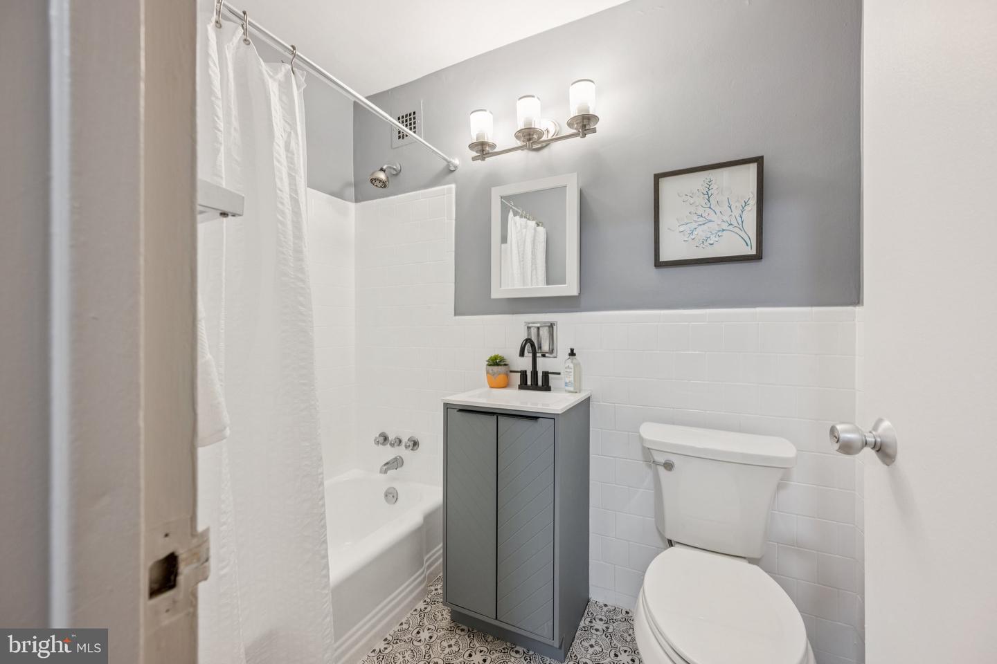 3000 SPOUT RUN PKWY #D212, ARLINGTON, Virginia 22201, 2 Bedrooms Bedrooms, ,1 BathroomBathrooms,Residential,For sale,3000 SPOUT RUN PKWY #D212,VAAR2062374 MLS # VAAR2062374