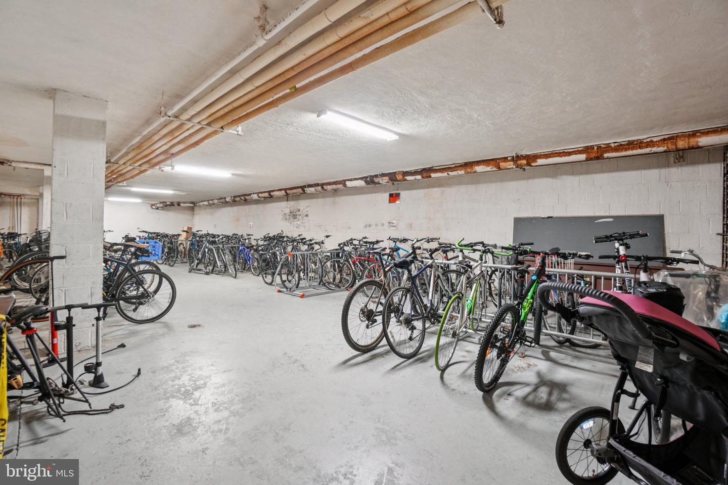 3000 SPOUT RUN PKWY #D212, ARLINGTON, Virginia 22201, 2 Bedrooms Bedrooms, ,1 BathroomBathrooms,Residential,For sale,3000 SPOUT RUN PKWY #D212,VAAR2062374 MLS # VAAR2062374