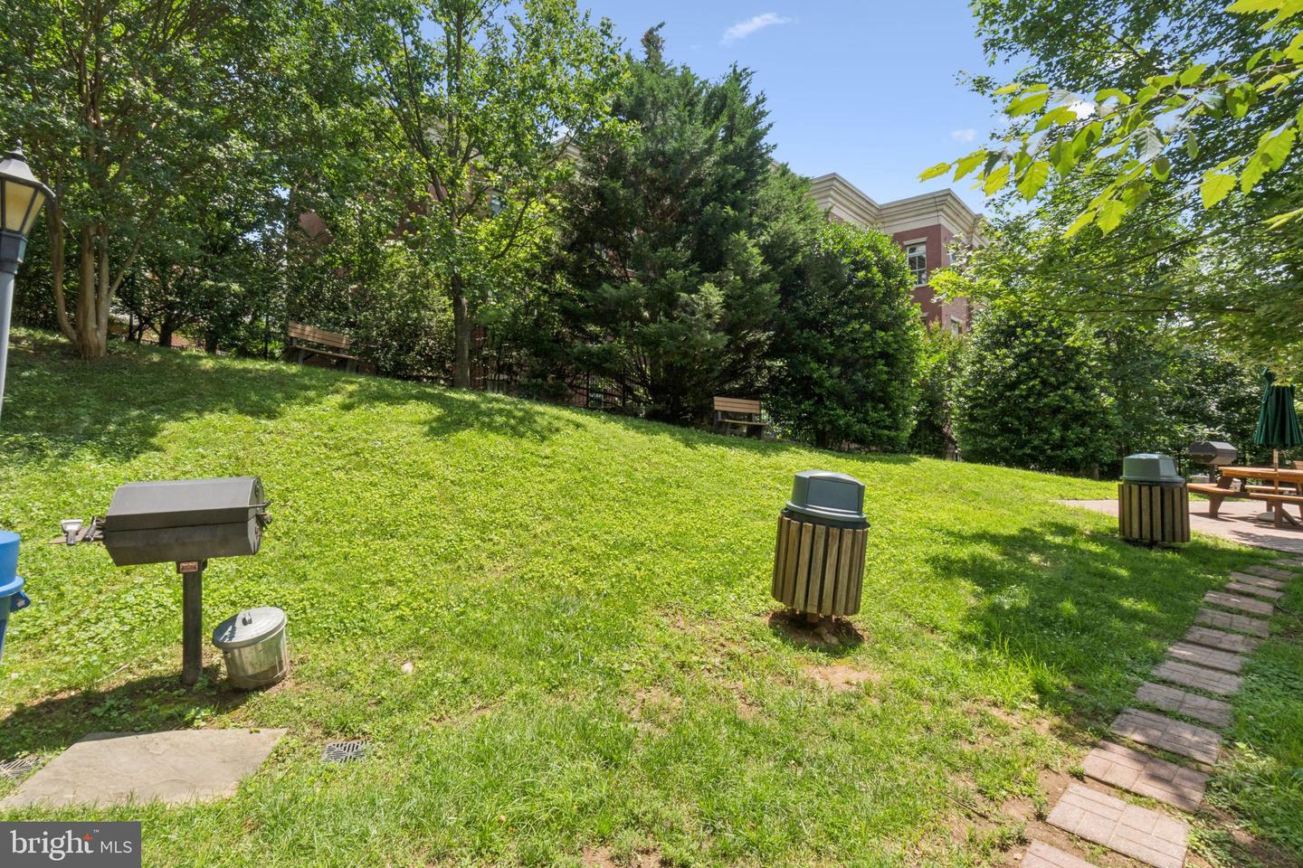 3000 SPOUT RUN PKWY #D212, ARLINGTON, Virginia 22201, 2 Bedrooms Bedrooms, ,1 BathroomBathrooms,Residential,For sale,3000 SPOUT RUN PKWY #D212,VAAR2062374 MLS # VAAR2062374