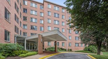 3000 SPOUT RUN PKWY #D212, ARLINGTON, Virginia 22201, 2 Bedrooms Bedrooms, ,1 BathroomBathrooms,Residential,For sale,3000 SPOUT RUN PKWY #D212,VAAR2062374 MLS # VAAR2062374