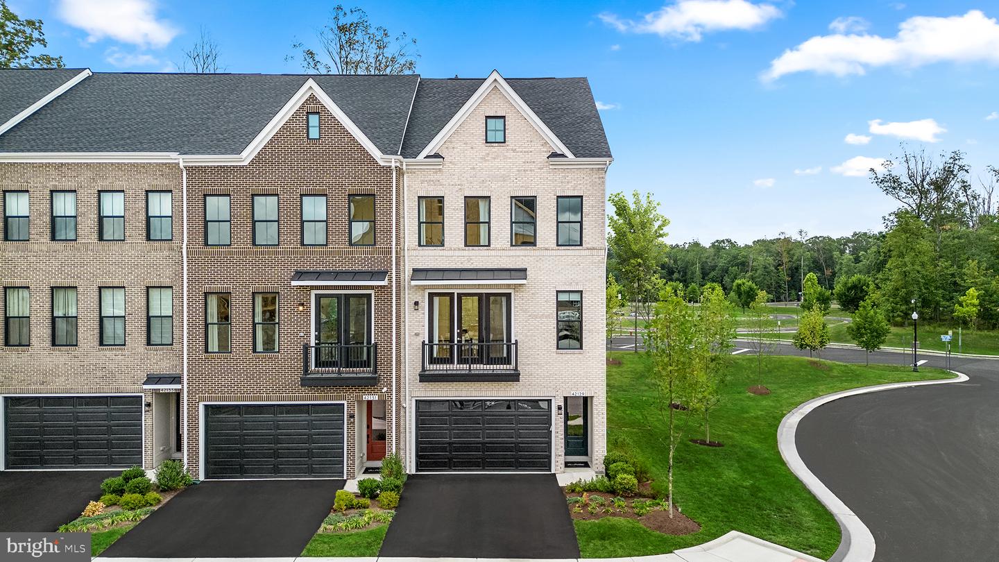 42129 SHINING STAR SQ, ASHBURN, Virginia 20148, 3 Bedrooms Bedrooms, ,2 BathroomsBathrooms,Residential,For sale,42129 SHINING STAR SQ,VALO2104700 MLS # VALO2104700