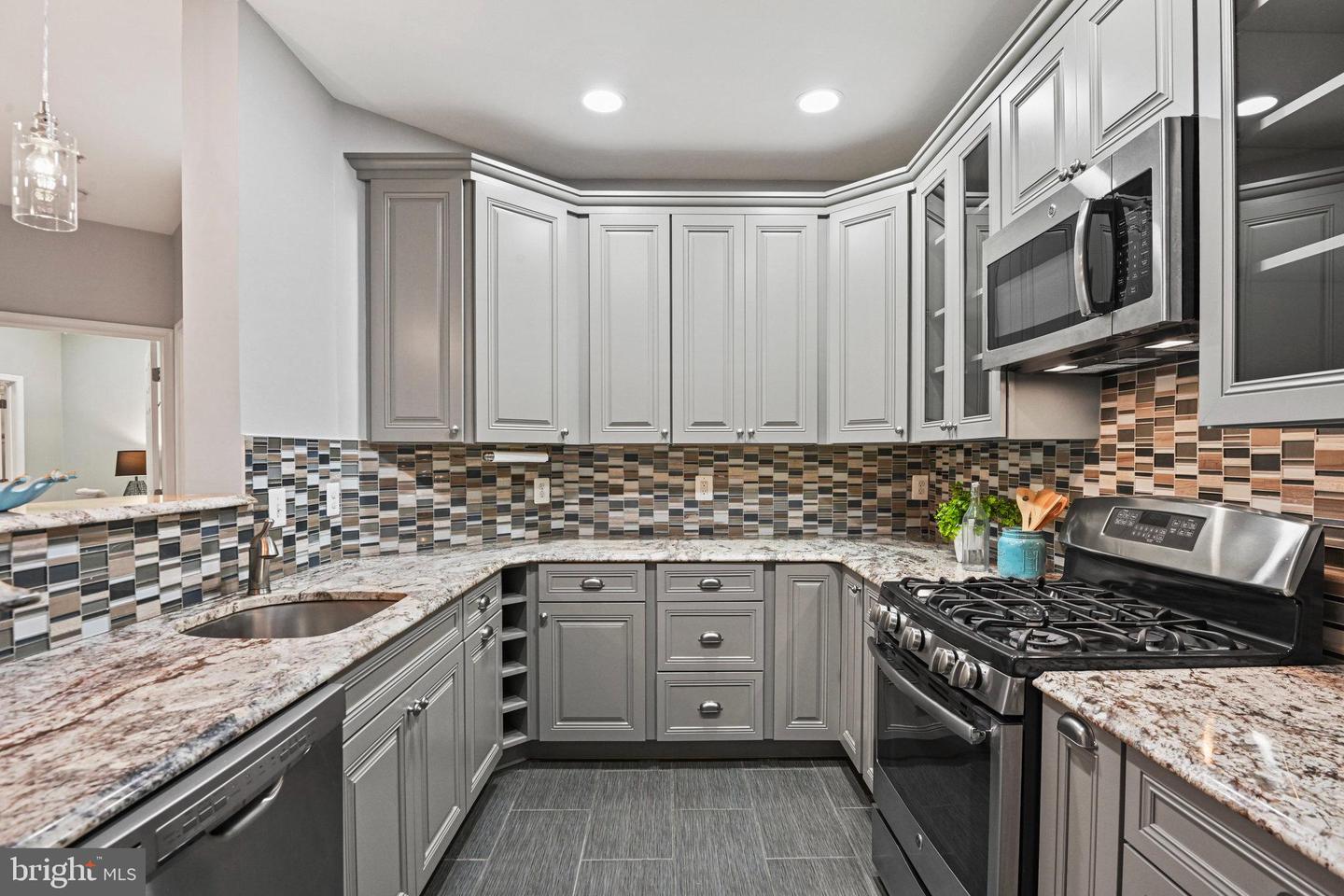 1700 LAKE SHORE CREST DR #16, RESTON, Virginia 20190, 2 Bedrooms Bedrooms, ,2 BathroomsBathrooms,Residential,For sale,1700 LAKE SHORE CREST DR #16,VAFX2261726 MLS # VAFX2261726