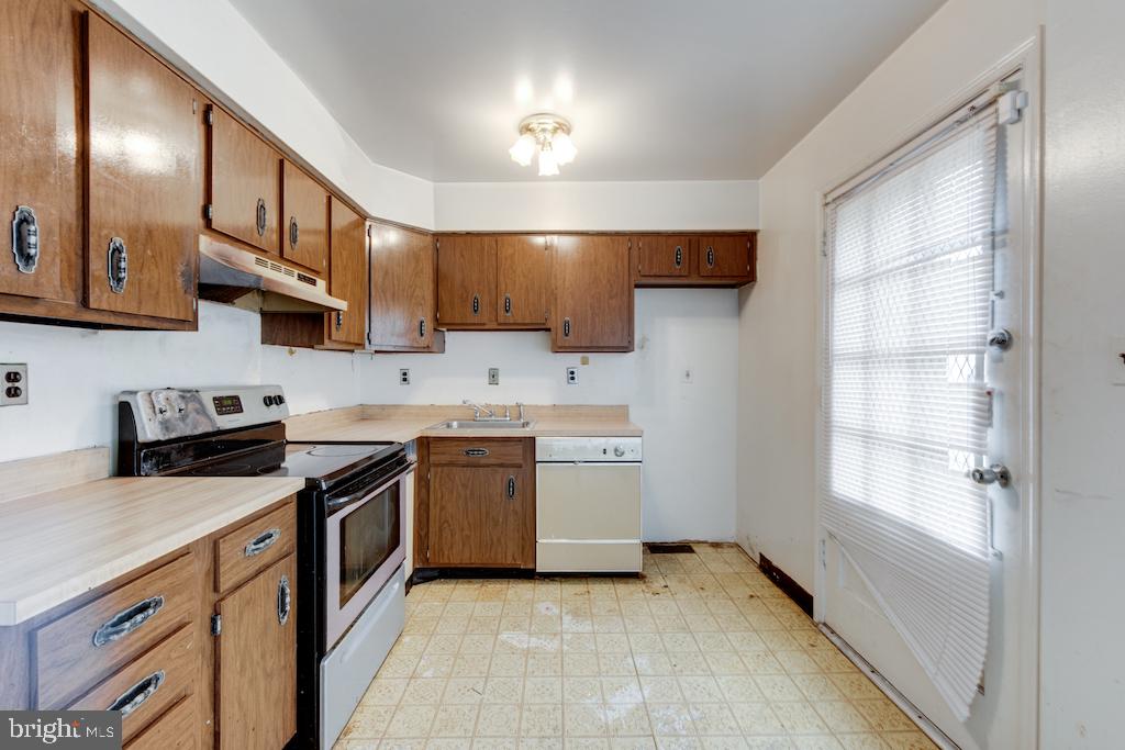 2015 37TH ST SE #102, WASHINGTON, District Of Columbia 20020, 3 Bedrooms Bedrooms, ,2 BathroomsBathrooms,Residential,For sale,2015 37TH ST SE #102,DCDC2215464 MLS # DCDC2215464