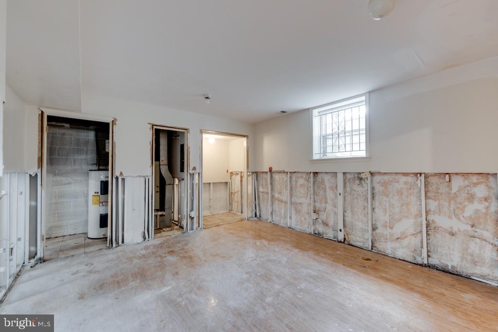 2015 37TH ST SE #102, WASHINGTON, District Of Columbia 20020, 3 Bedrooms Bedrooms, ,2 BathroomsBathrooms,Residential,For sale,2015 37TH ST SE #102,DCDC2215464 MLS # DCDC2215464