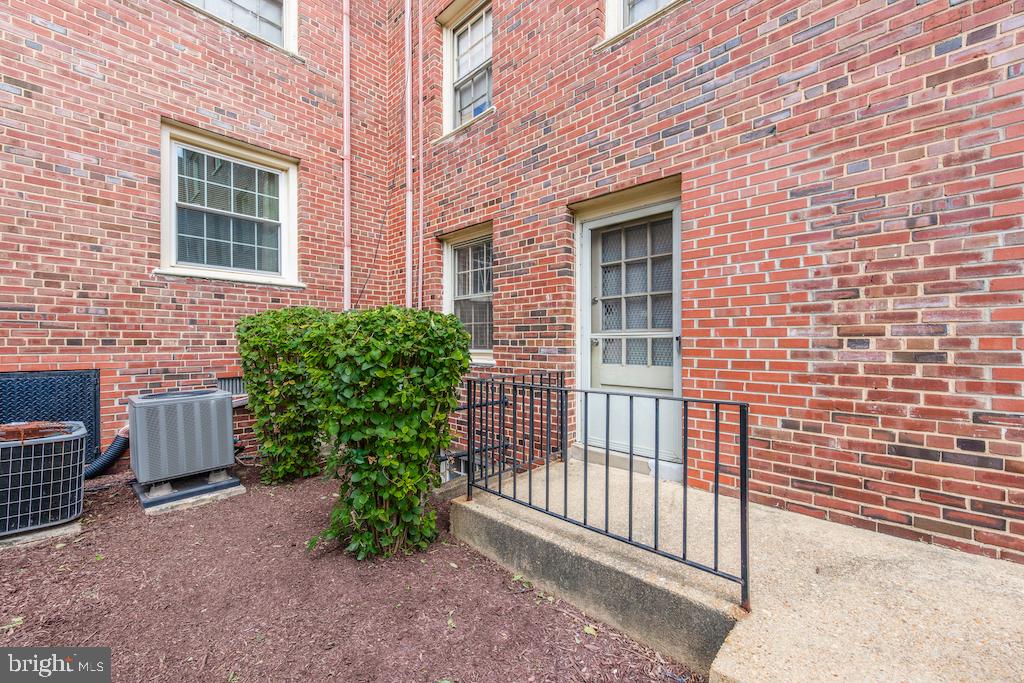 2015 37TH ST SE #102, WASHINGTON, District Of Columbia 20020, 3 Bedrooms Bedrooms, ,2 BathroomsBathrooms,Residential,For sale,2015 37TH ST SE #102,DCDC2215464 MLS # DCDC2215464