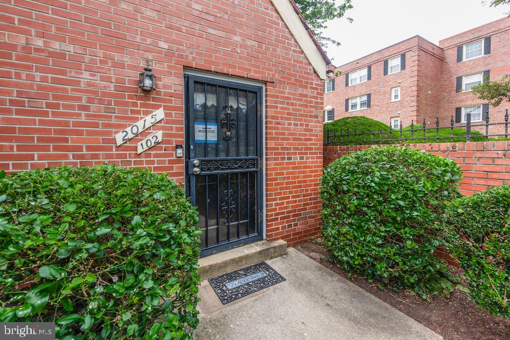 2015 37TH ST SE #102, WASHINGTON, District Of Columbia 20020, 3 Bedrooms Bedrooms, ,2 BathroomsBathrooms,Residential,For sale,2015 37TH ST SE #102,DCDC2215464 MLS # DCDC2215464