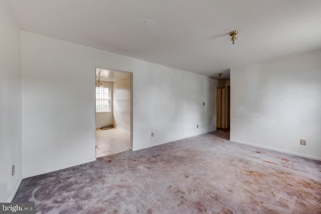 2015 37TH ST SE #102, WASHINGTON, District Of Columbia 20020, 3 Bedrooms Bedrooms, ,2 BathroomsBathrooms,Residential,For sale,2015 37TH ST SE #102,DCDC2215464 MLS # DCDC2215464