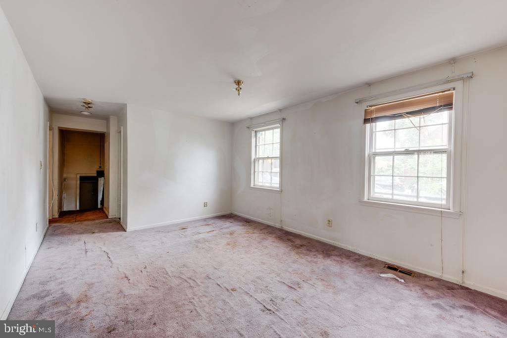 2015 37TH ST SE #102, WASHINGTON, District Of Columbia 20020, 3 Bedrooms Bedrooms, ,2 BathroomsBathrooms,Residential,For sale,2015 37TH ST SE #102,DCDC2215464 MLS # DCDC2215464