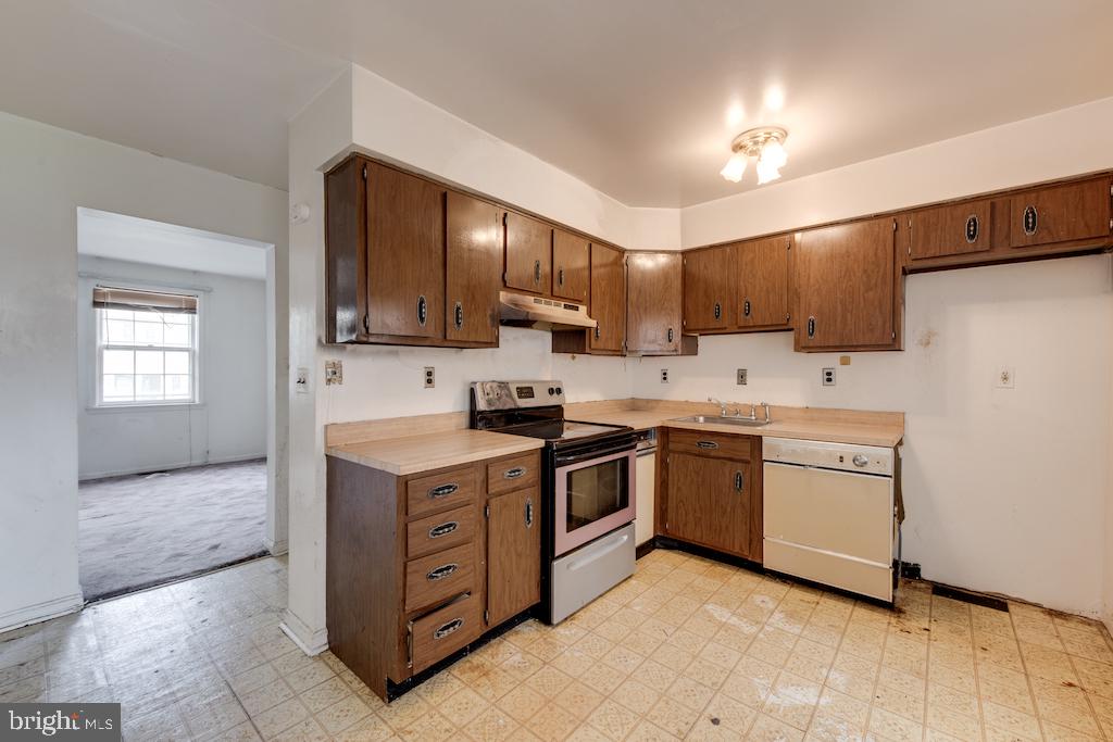 2015 37TH ST SE #102, WASHINGTON, District Of Columbia 20020, 3 Bedrooms Bedrooms, ,2 BathroomsBathrooms,Residential,For sale,2015 37TH ST SE #102,DCDC2215464 MLS # DCDC2215464