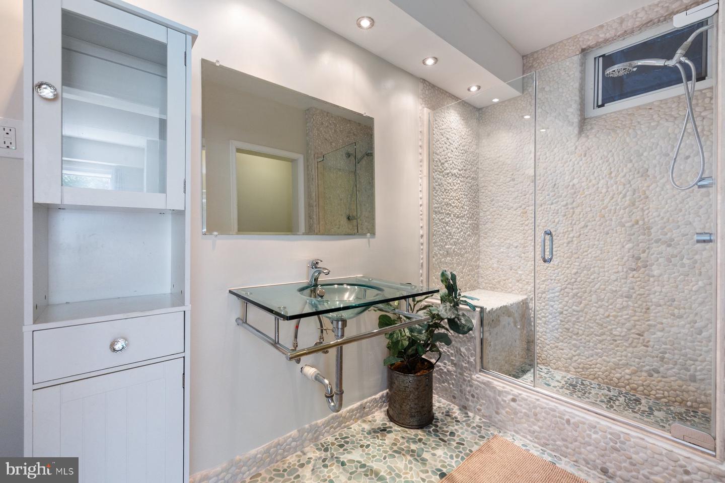 3901 CATHEDRAL AVE NW #220, WASHINGTON, District Of Columbia 20016, 1 Bedroom Bedrooms, ,1 BathroomBathrooms,Residential,For sale,3901 CATHEDRAL AVE NW #220,DCDC2215474 MLS # DCDC2215474