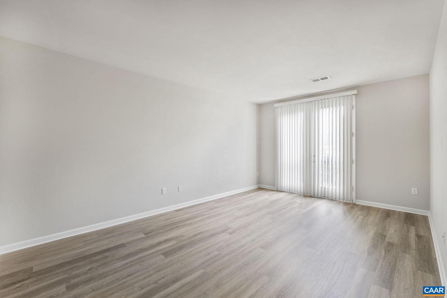 745 WALKER SQ #3B, CHARLOTTESVILLE, Virginia 22903, 1 Bedroom Bedrooms, ,1 BathroomBathrooms,Residential,For sale,745 WALKER SQ #3B,667935 MLS # 667935