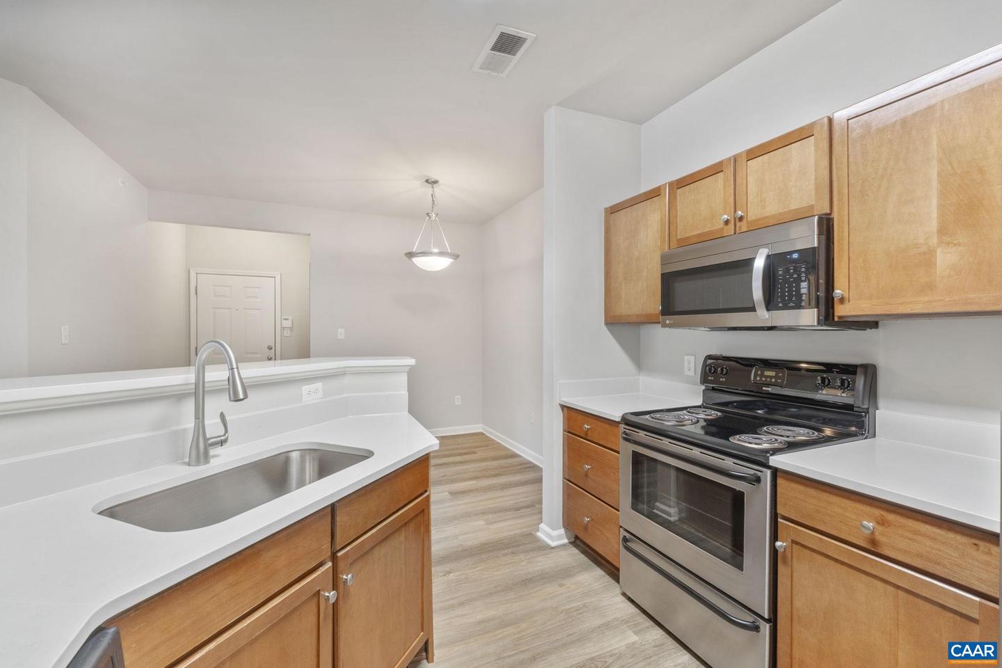 745 WALKER SQ #3B, CHARLOTTESVILLE, Virginia 22903, 1 Bedroom Bedrooms, ,1 BathroomBathrooms,Residential,For sale,745 WALKER SQ #3B,667935 MLS # 667935