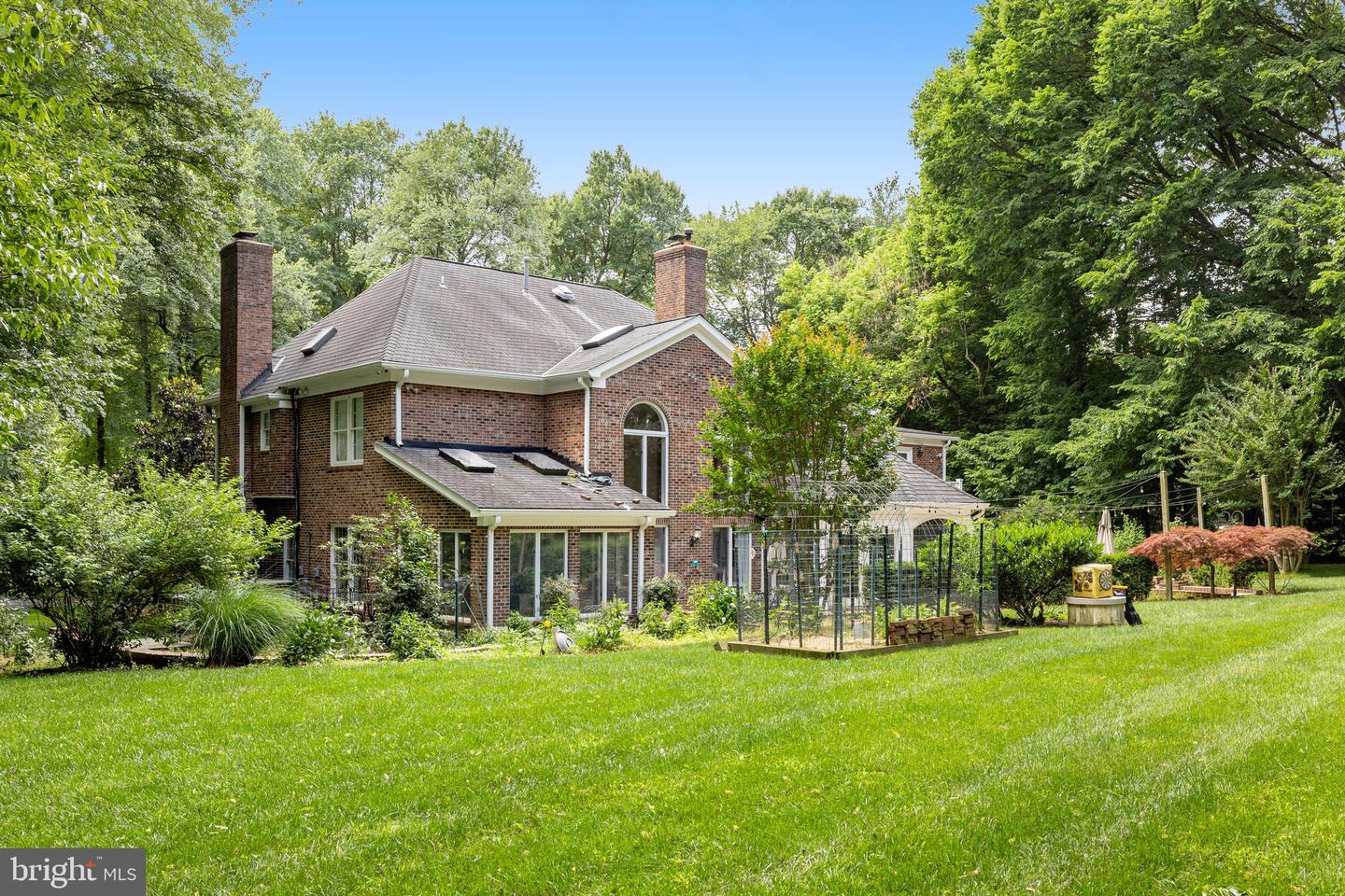9800 ARNON CHAPEL RD, GREAT FALLS, Virginia 22066, 5 Bedrooms Bedrooms, ,4 BathroomsBathrooms,Residential,For sale,9800 ARNON CHAPEL RD,VAFX2245676 MLS # VAFX2245676