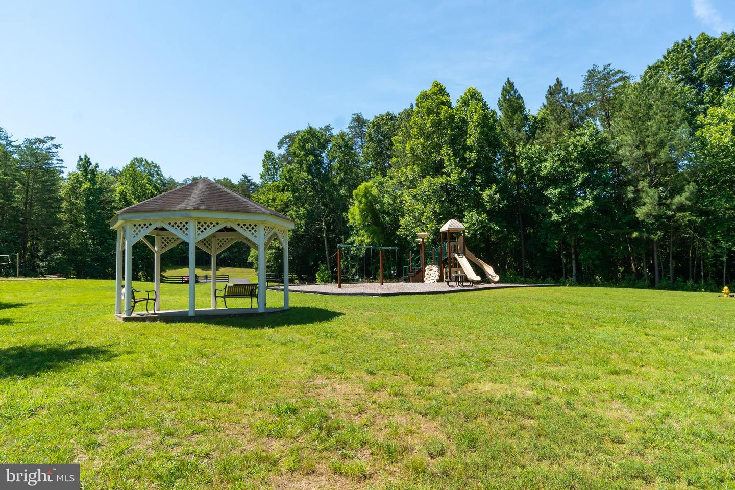 22 MERIDAN LN, STAFFORD, Virginia 22556, 6 Bedrooms Bedrooms, ,4 BathroomsBathrooms,Residential,For sale,22 MERIDAN LN,VAST2040104 MLS # VAST2040104