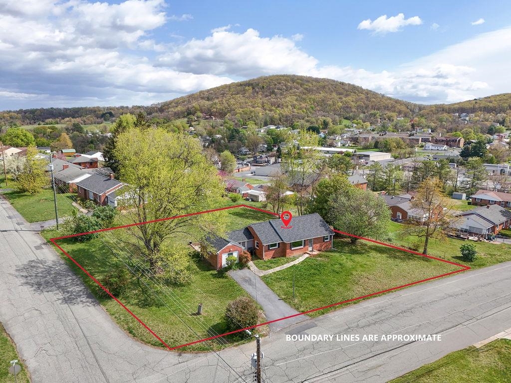 396 LINDEN DR, STAUNTON, Virginia 24401, 3 Bedrooms Bedrooms, ,2 BathroomsBathrooms,Residential,396 LINDEN DR,662527 MLS # 662527
